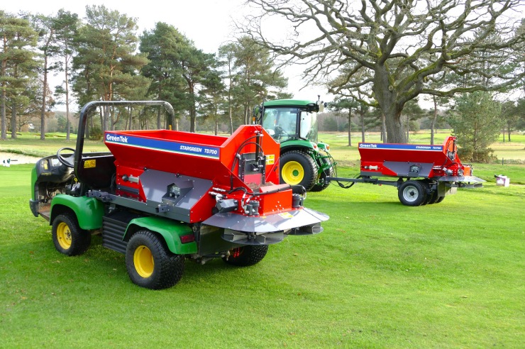 Topdressing Golf Greens for Pristine Playability