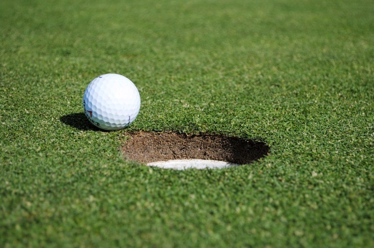 Top-Class Topdressing Equipment for Golf Turf Maintenance