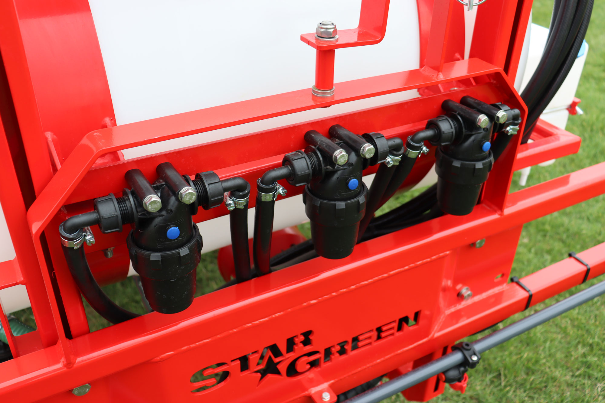 Triple filters for the spray booms.